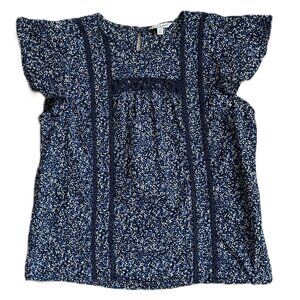 Small Short Sleeve Blouse Blue and White with Crochet Lucky Grace Flutter